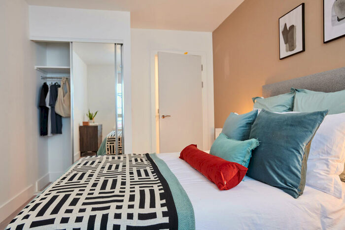 2 Bedroom Apartment To Rent In Fortunes Dock, Canning Town London, E16