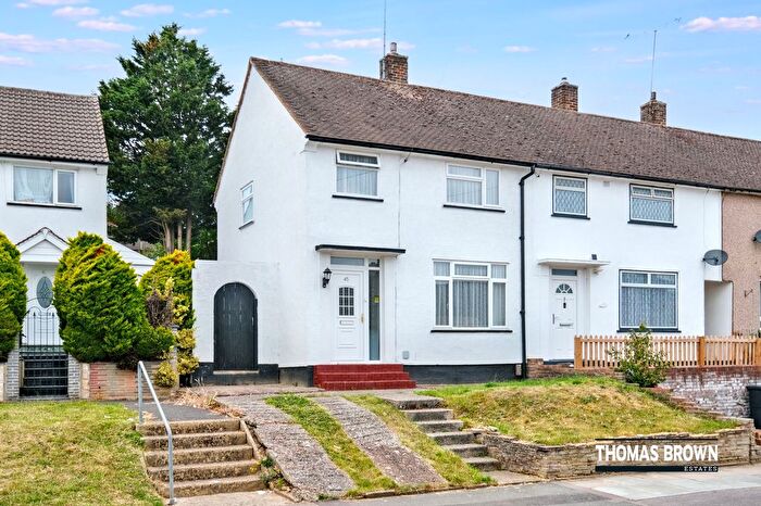 3 Bedroom End Of Terrace House For Sale In Longbury Drive, Orpington, BR5
