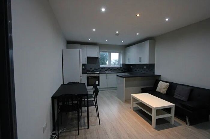 2 Bedroom Flat To Rent In Langley Park Road, Sutton, SM2