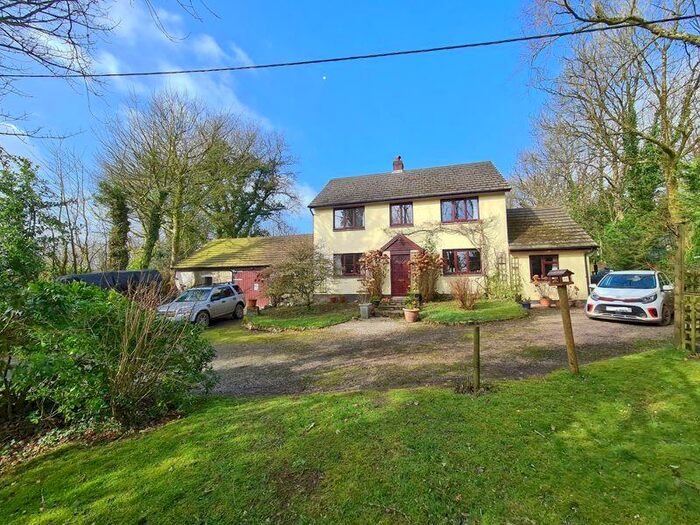 4 Bedroom House For Sale In Spacious Bedroom Detached House With Land And Stables, EX21