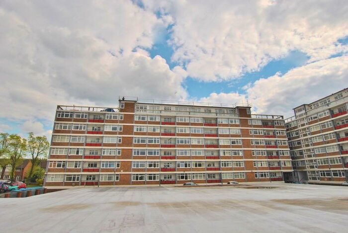 2 Bedroom Apartment To Rent In Wilford Lane, West Bridgford, NG2