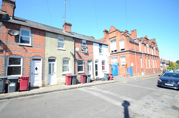2 Bedroom Terraced House To Rent In Blenheim Gardens, Reading, RG1
