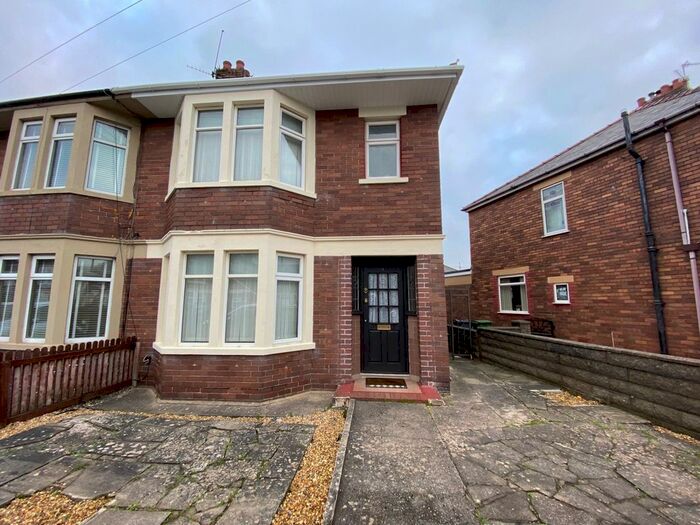 3 Bedroom Semi-Detached House To Rent In Cosslett Place, Grangetown, Cardiff CF11