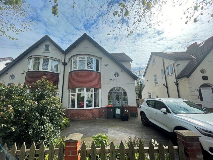 4 Bedroom Semi-Detached House To Rent In The Turnways, Leeds, West Yorkshire, LS6