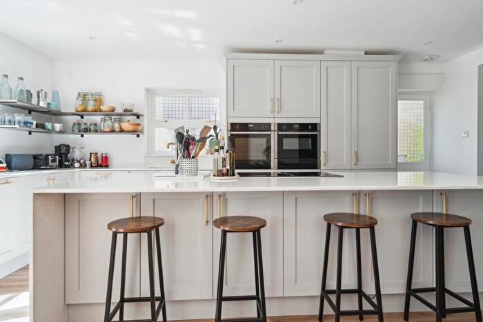 5 Bedroom Detached House For Sale In Ray Mill Road East, Maidenhead, SL6