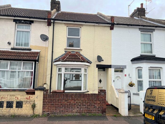 3 Bedroom Terraced House To Rent In St. Johns Road, Gillingham, ME7