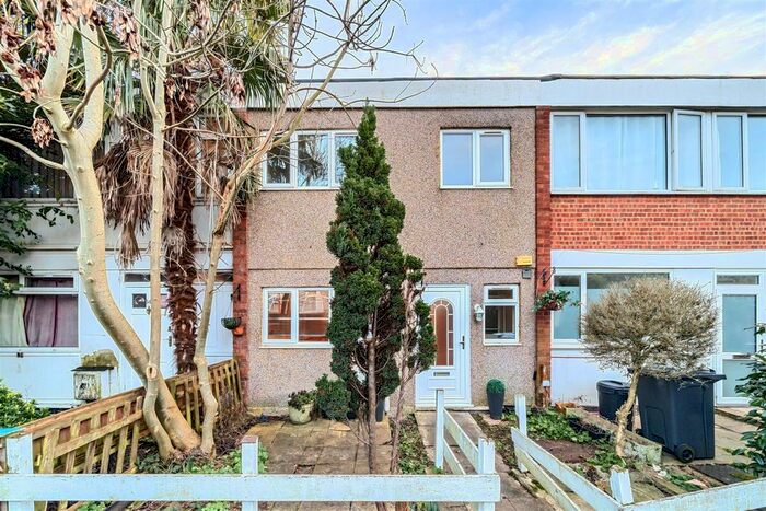 5 Bedroom Property To Rent In Swanwick Close, Roehampton, London, SW15