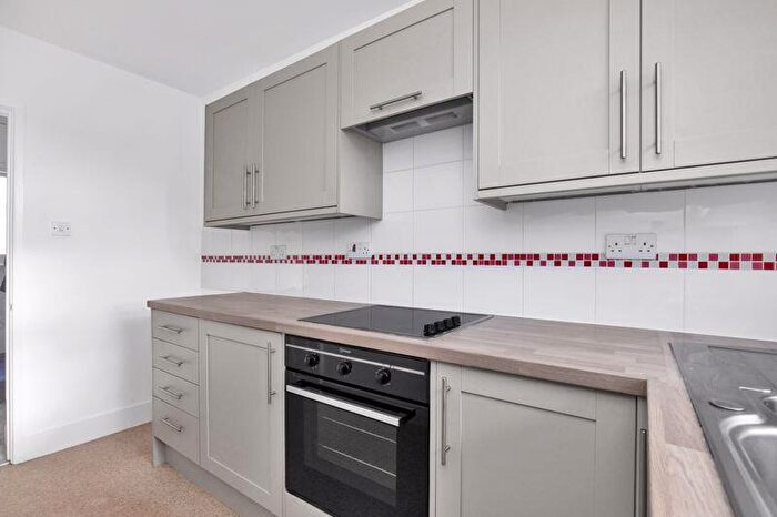 2 Bedroom Flat For Sale In High Street, Henfield, BN5