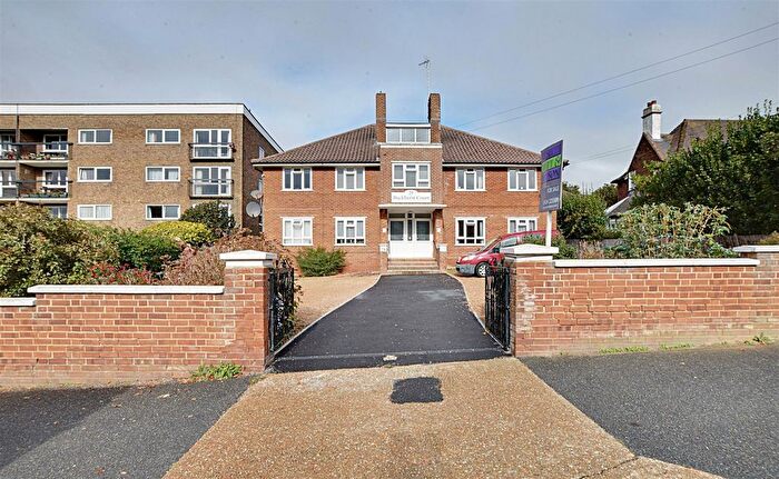 2 Bedroom Flat For Sale In Buckhurst Road, Bexhill-On-Sea, TN40
