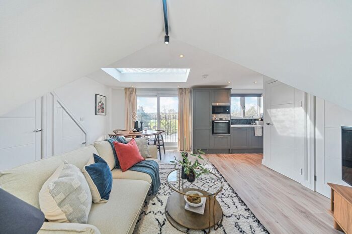 2 Bedroom Flat For Sale In Martin Way, Raynes Park, London, SW20