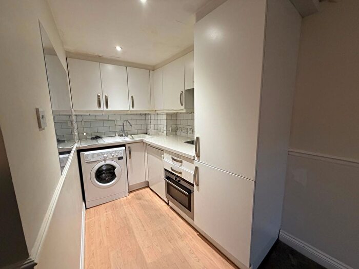 2 Bedroom Flat To Rent In Upton Park, Slough, SL1