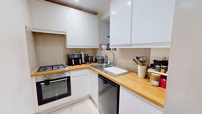 2 Bedroom Flat To Rent In Brunswick Place, Hove, BN3