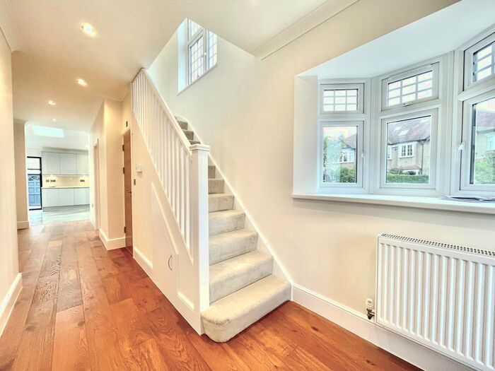 4 Bedroom Detached House To Rent In North Finchley, London, N12