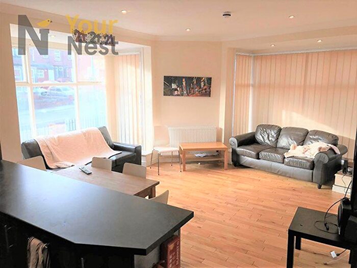 5 Bedroom Semi-Detached House To Rent In Headingley Mount, Leeds, LS6