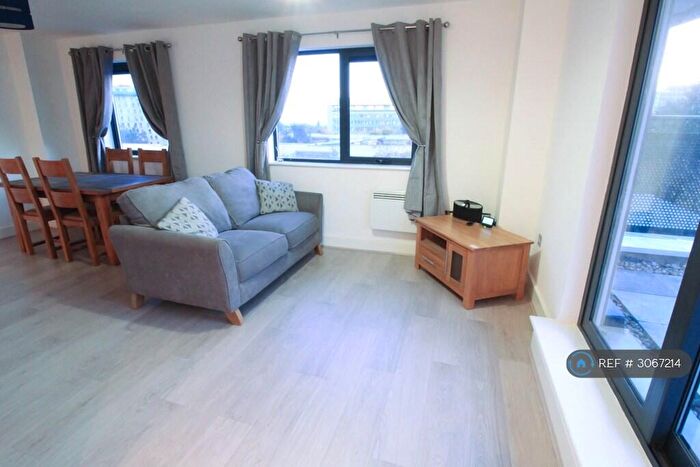 2 Bedroom Flat To Rent In Regal Court, Birmingham, B15