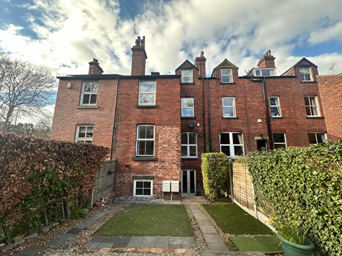 2 Bedroom Apartment To Rent In Grove Lane, Headingley, Leeds, LS6