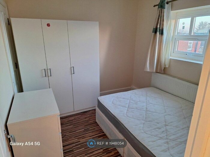 1 Bedroom Flat To Rent In Green Lane, Ilford, IG1