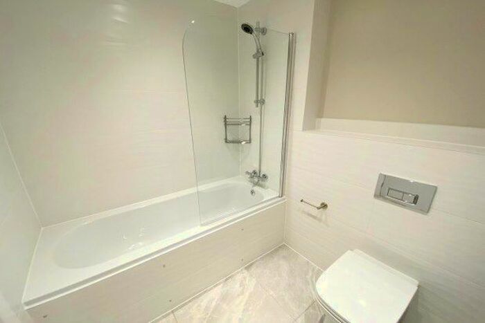 3 Bedroom Flat To Rent In Block E Danelaw Court, Hinckley LE10