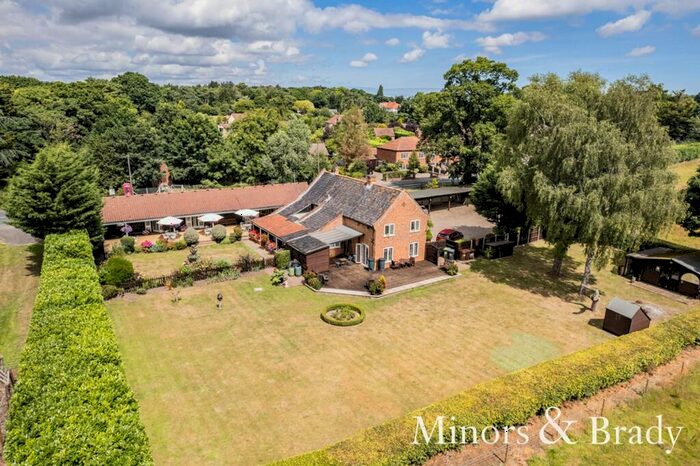 7 Bedroom Barn Conversion For Sale In Beccles Road, Fritton, NR31