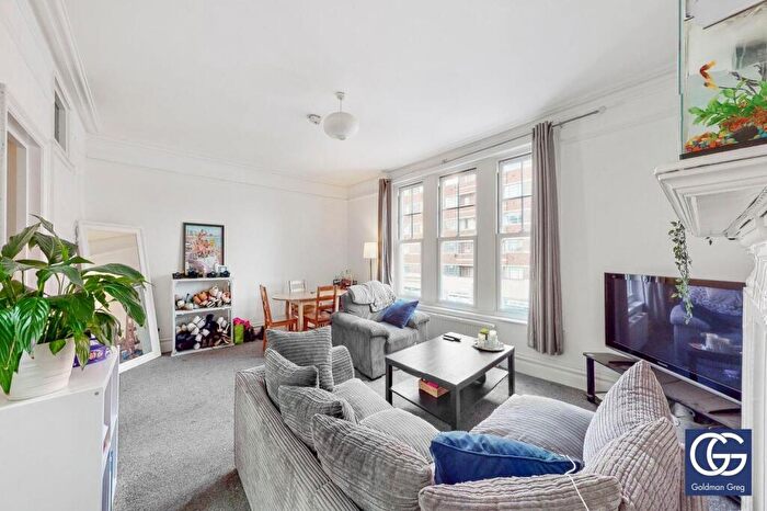 3 Bedroom Apartment To Rent In Balham Hill, London, SW12