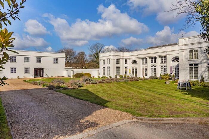 2 Bedroom Flat To Rent In Hogarth Way, Hampton, TW12