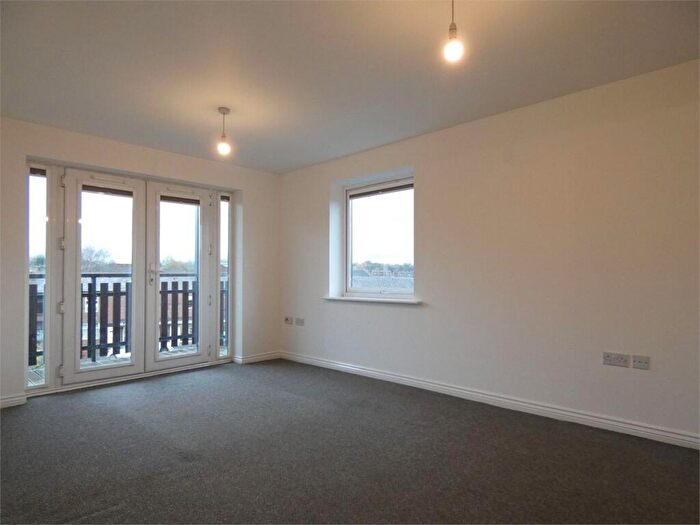 2 Bedroom Flat To Rent In Canalside, Radcliffe, Manchester, M26