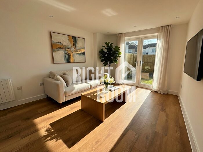 4 Bedroom Flat To Rent In Bed Flat, Lodge Road, Southampton, SO14