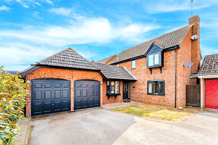 3 Bedroom Detached House For Sale In Elm Court, Thrapston, NN14