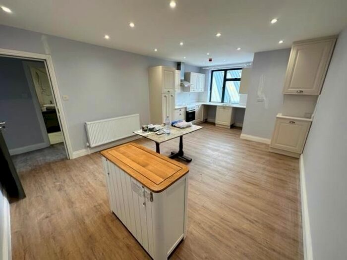 3 Bedroom Flat To Rent In Dudden Hill Lane, London, NW10