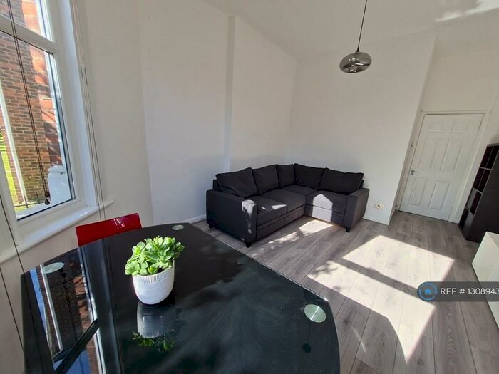 1 Bedroom Flat To Rent In Newlands Park, Sydenham, SE26