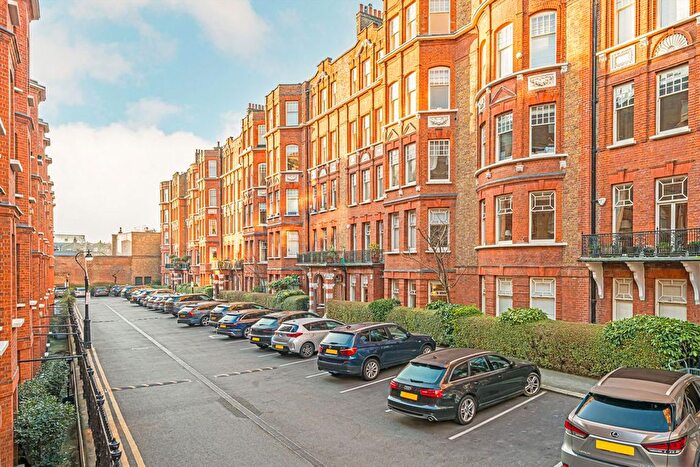 4 Bedroom Flat To Rent In Wynnstay Gardens, London, W8