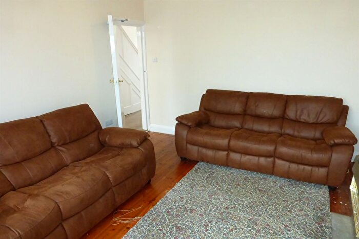 3 Bedroom Semi Detached House To Rent In Kingswood Road, Wollaton, NG8