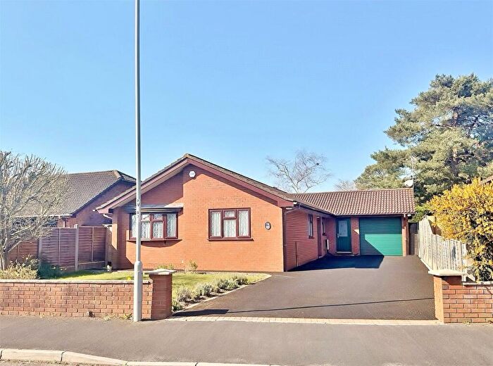3 Bedroom Bungalow For Sale In Woodlinken Way, Verwood, Dorset, BH31