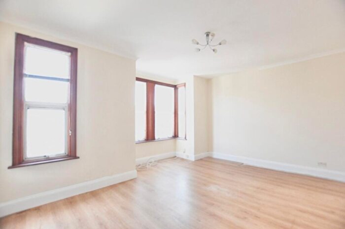 3 Bedroom Flat To Rent In Westbury Road, London, E7
