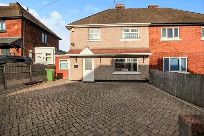 3 Bedroom Semi-Detached House To Rent In Oak Close, Bedworth, Warwickshire, CV12