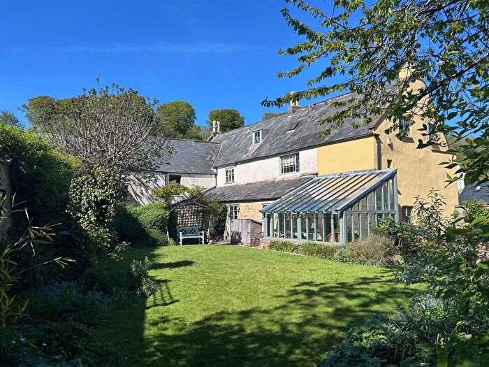 8 Bedroom Detached House For Sale In Orchard Lane, Crewkerne, TA18