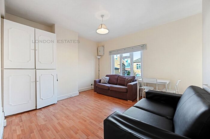 3 Bedroom Maisonette To Rent In Fulham Palace Road, Hammersmith, W6
