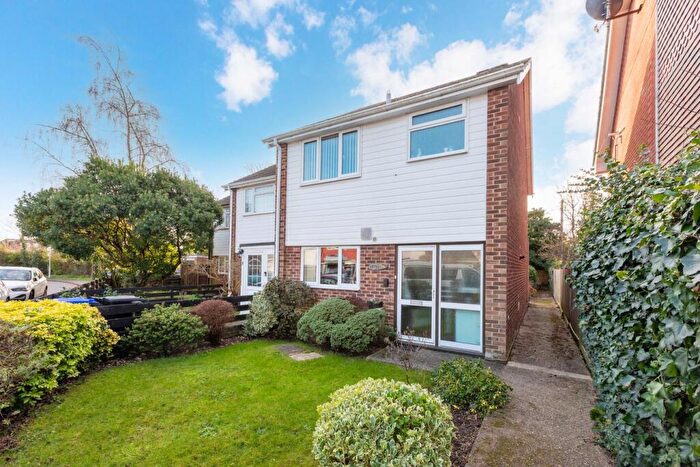 3 Bedroom End Of Terrace House For Sale In Jennery Lane, Burnham, SL1