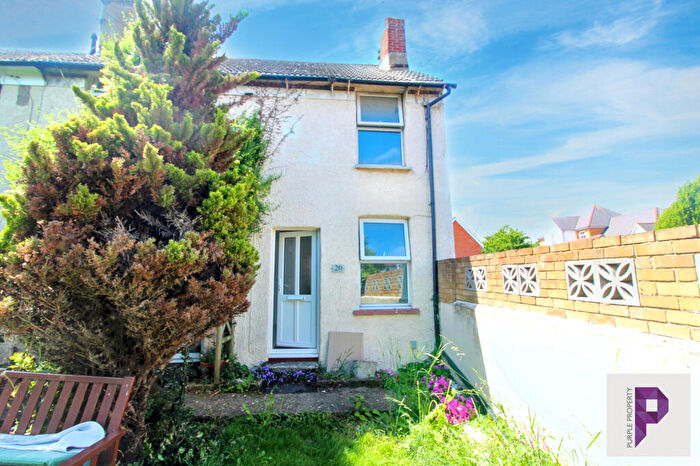 2 Bedroom End Of Terrace House For Sale In Lower Rainham Road, Gillingham, ME7