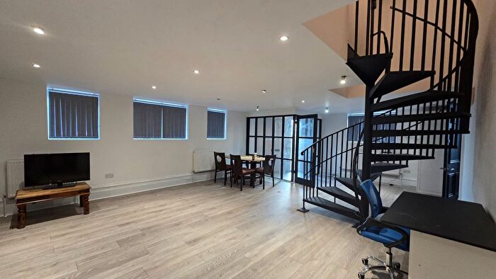 3 Bedroom Flat To Rent In Infirmary Road, Sheffield, S6