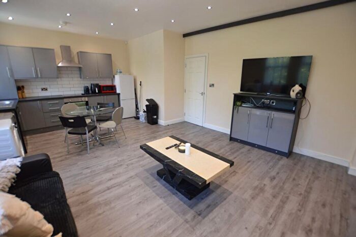 2 Bedroom Flat To Rent In Hyde Park Road, Leeds, LS6