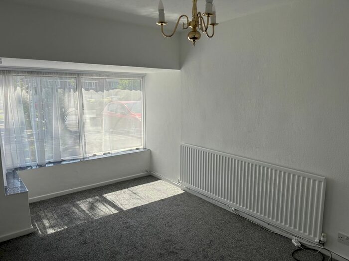 3 Bedroom Semi-Detached House To Rent In Old Lode Lane, Solihull, B92