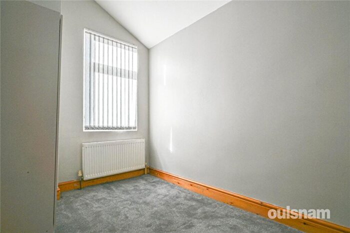 3 Bedroom Terraced House For Sale In Beakes Road, Smethwick, West Midlands, B67