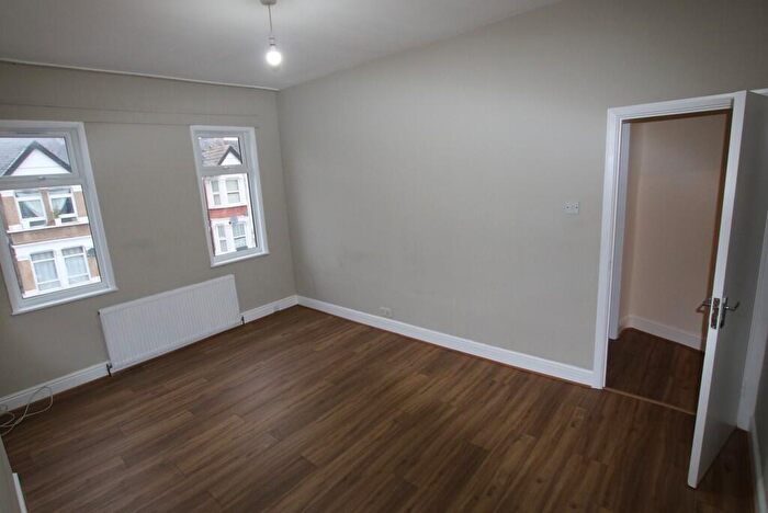 2 Bedroom Flat To Rent In Oldfield Road, Willesden, London, NW10