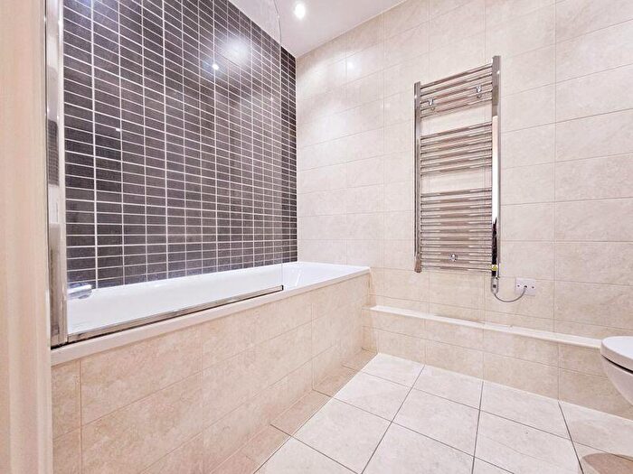 2 Bedroom Apartment To Rent In Mann Island, Liverpool, L3