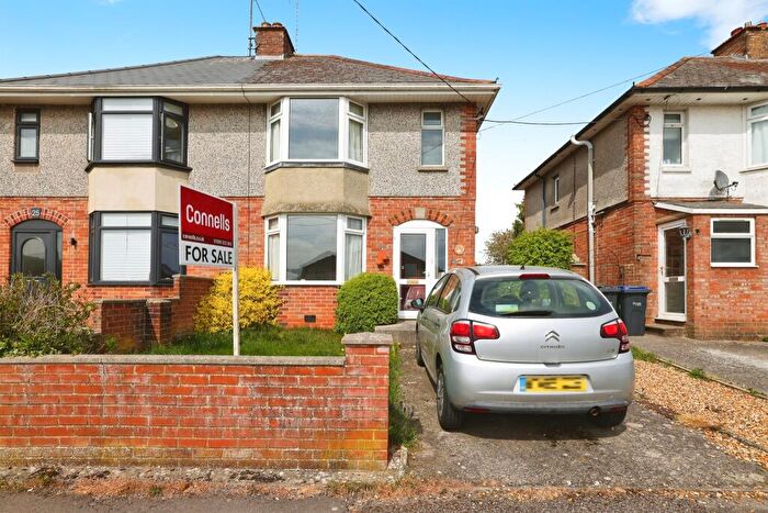 3 Bedroom Semi-Detached House For Sale In Windsor Road, Durrington, Salisbury, SP4