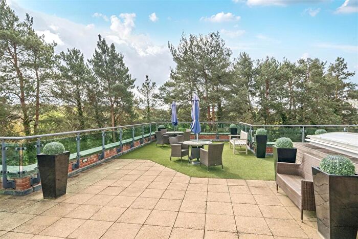 1 Bedroom Retirement Property For Sale In Stokes Lodge, Camberley, GU15