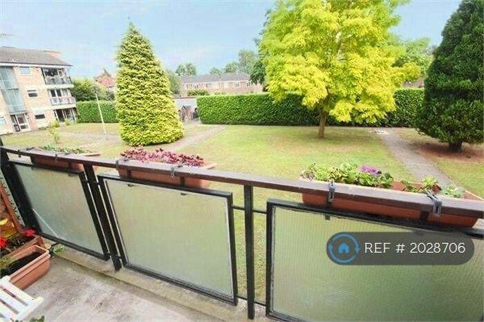 2 Bedroom Flat To Rent In Victoria Road, Weybridge, KT13