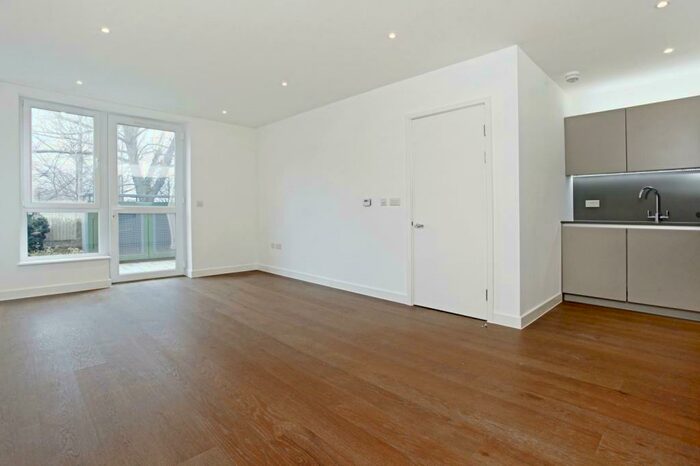 2 Bedroom Flat To Rent In Tudway Road Blackheath London, SE3
