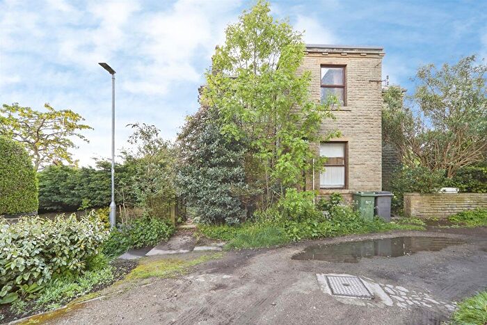 3 Bedroom Semi-Detached House For Sale In Bankhouse Lane, Pudsey, LS28